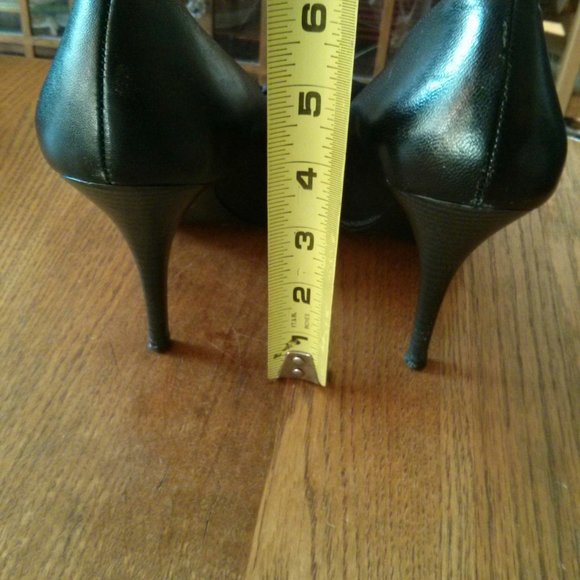 BCBG Black Leather w/ Ribbon Bow Detail Pumps Sz 8.5 Retro Romantic Holiday Work - Picture 12 of 16